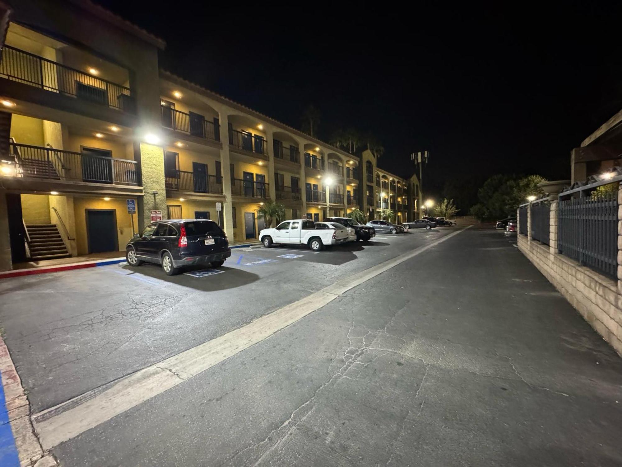 Five Star Inn ウェストコビーナ エクステリア 写真