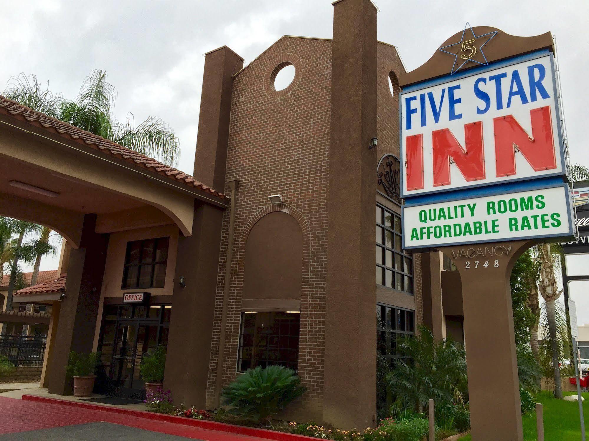 Five Star Inn ウェストコビーナ エクステリア 写真