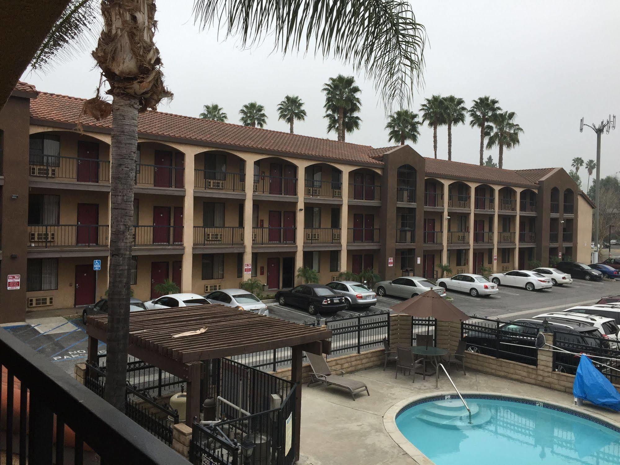 Five Star Inn ウェストコビーナ エクステリア 写真